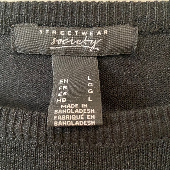 Black Knit Bodycon Dress with Belt and Pockets - Picture 2 of 4